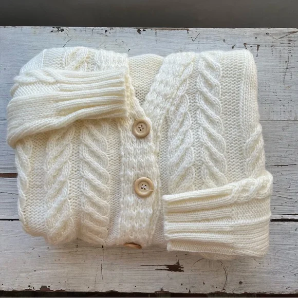 Vintage Fantastik Cream Cable Knit Cardigan with Wooden Buttons - Picture 12 of 15